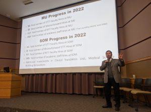 A photo of President Choi presenting to MU School of Medicine faculty and staff.