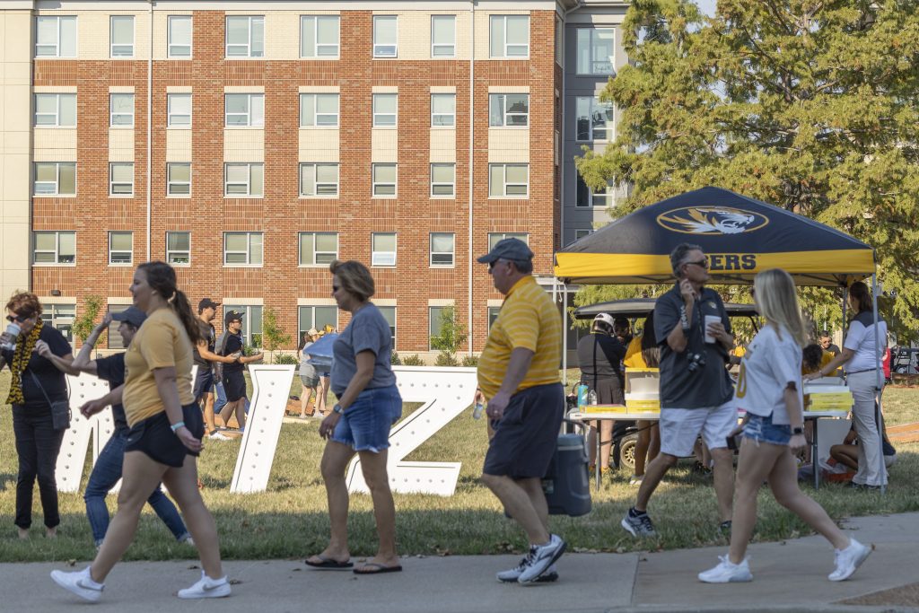 Celebrating Mizzou Families Office Of The President   20220917 DOS Family Student Tailgate SEO 0069 1024x683 