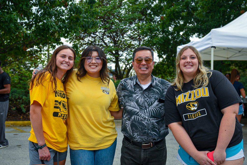 President Choi with students enjoying the Welcome Back BBQ