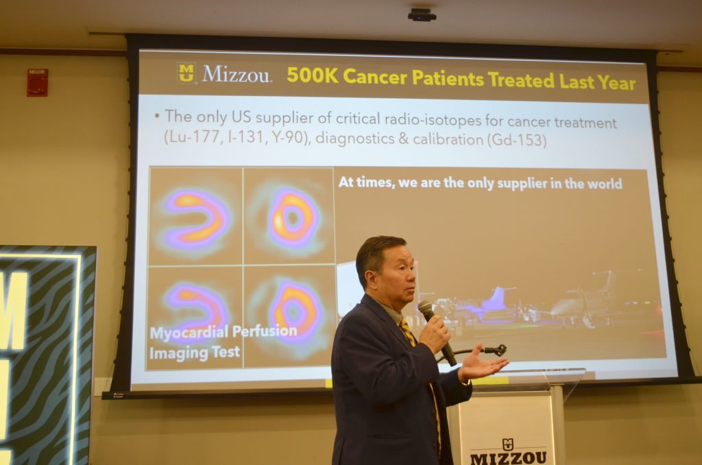 President Choi presenting at the Alumni Leadership Conference